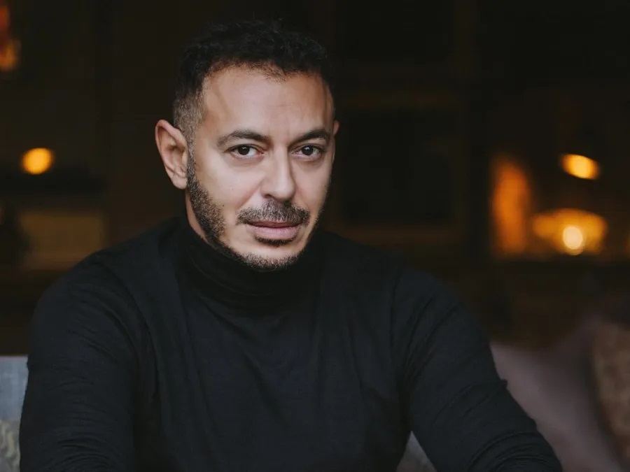 مصطفي شعبان تاجر آثار مع “حكيم باشا”