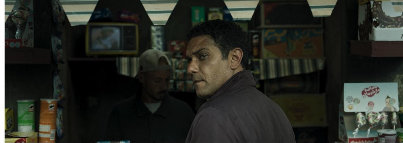 سجادة حمراء لأبطال مسلسل “موعد مع الماضي” قبل عرض أول حلقتين بمهرجان القاهرة السينمائي