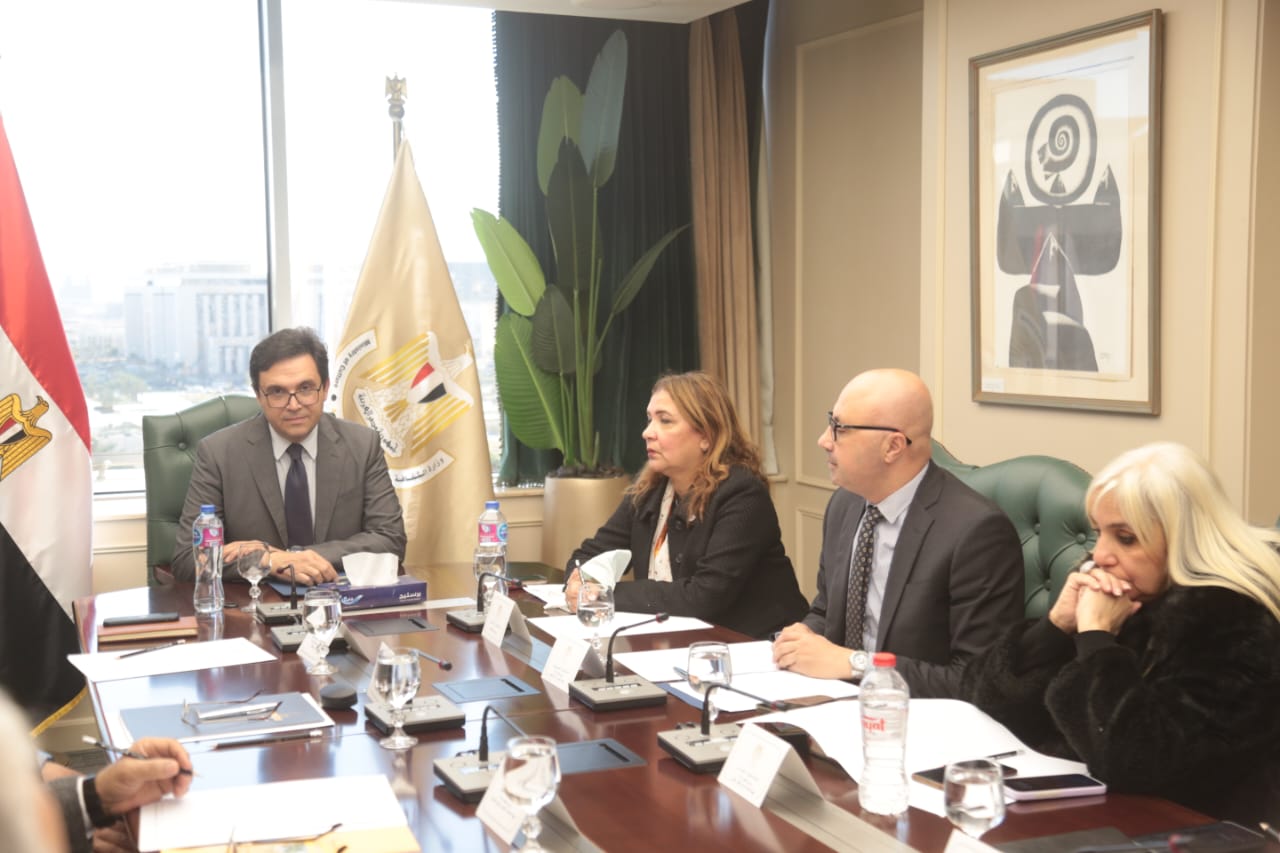وزير الثقافة يتابع مع قيادات الوزارةإنجازات 2024 والتحضيرات لمعرض القاهرة الدولي للكتاب