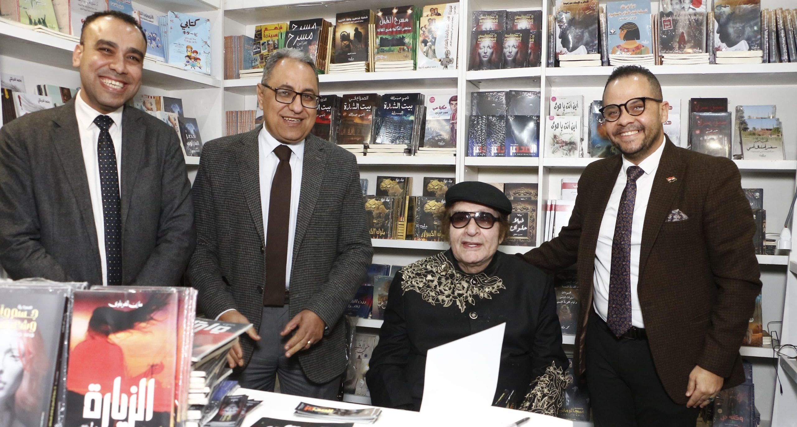 دار حابي للنشر تحتفي بتوقيع مسرحيتي “المدمر” و”جسم واسنان وشعر مستعار “للمخرج مازن الغرباوي بحضور الفنان محيي إسماعيل