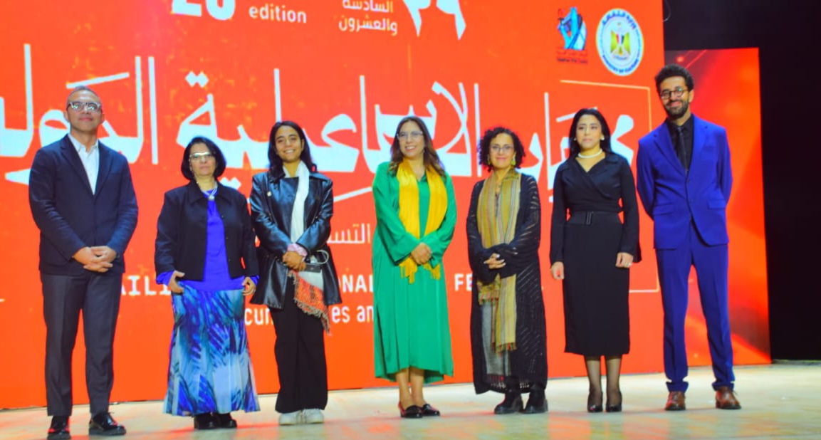 غاب عن إفتتاحه  وزير الثقافة .. أهل الإسماعيلية يحتفون بمهرجانهم السينمائي بحضور كثيف 