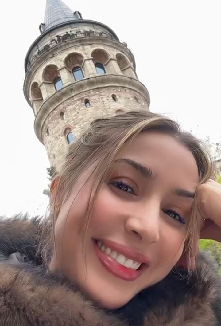 جنات تغني في اسطنبول بعد زلزال تركيا