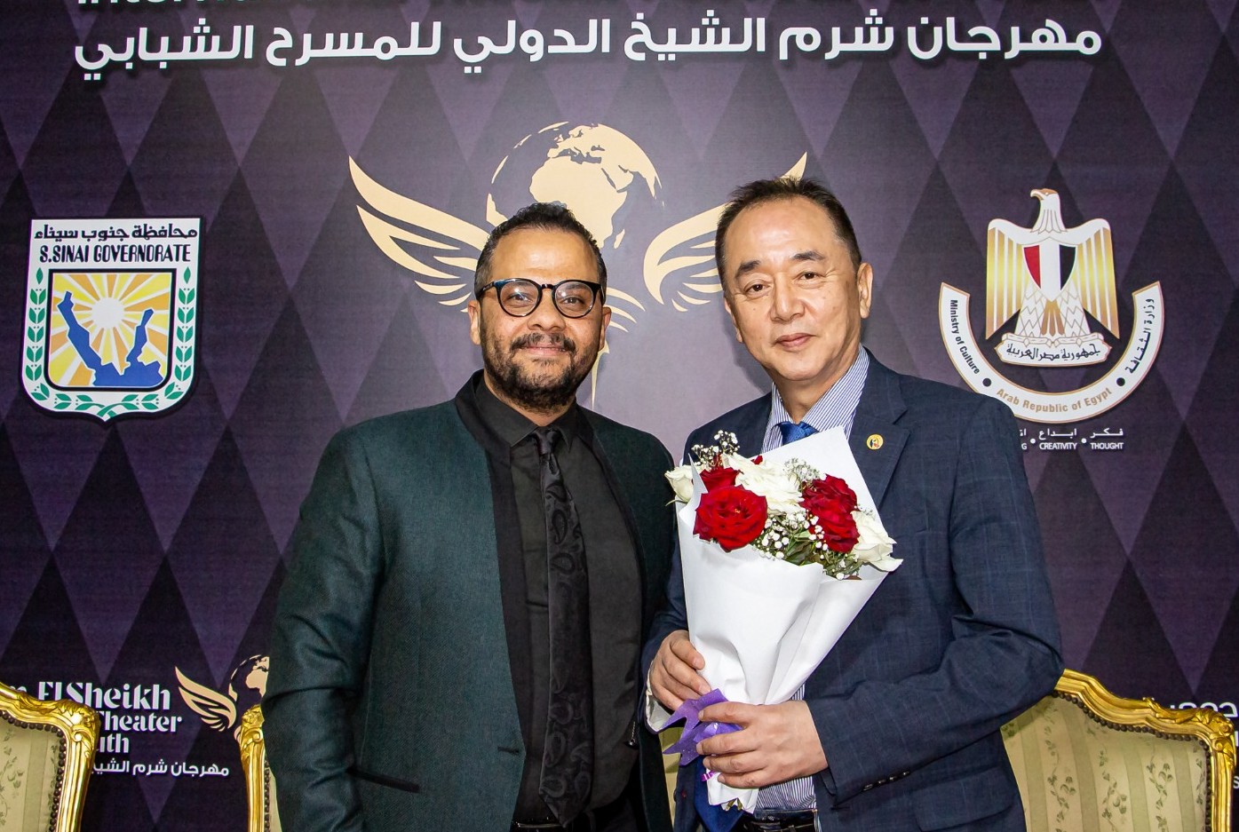 رئيس الجمعية الكورية للمسرح يزور مقر مهرجان شرم الشيخ الدولى للمسرح الشبابى بالقاهرة