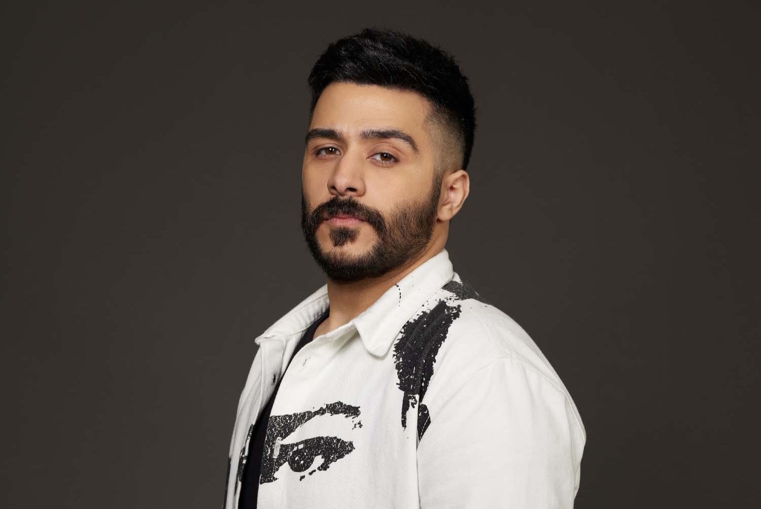 بعد غياب عام.. النجم أحمد كامل.. يعود 20 / 11إلى جمهوره