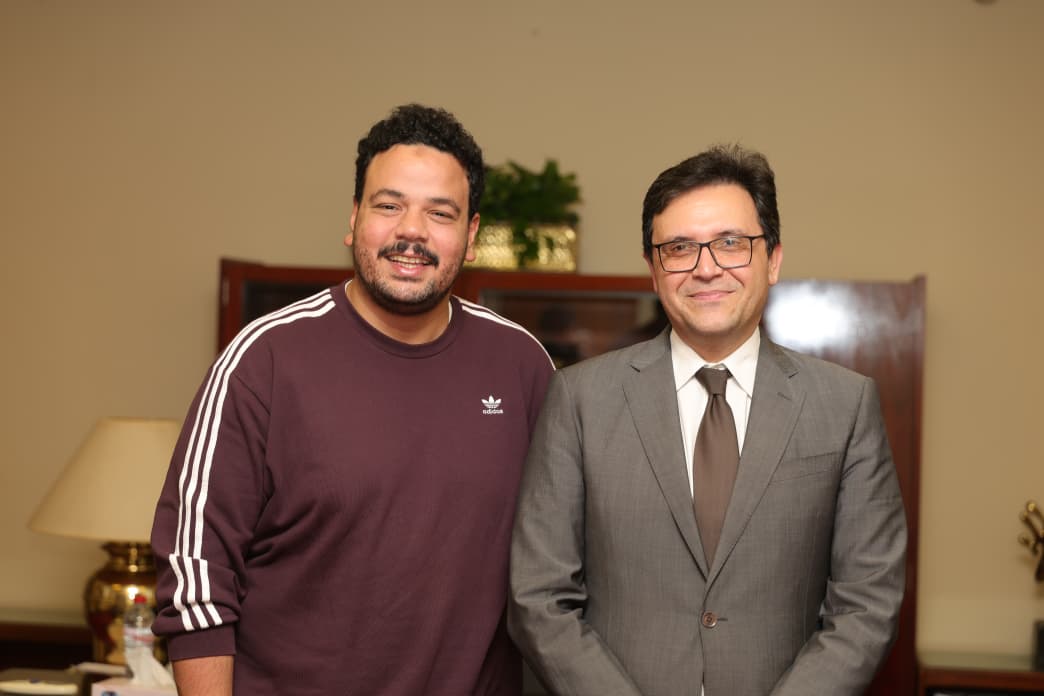 عمل مسرحي كوميدي شبابي على طاولة وزير الثقافة ومصطفى غريب