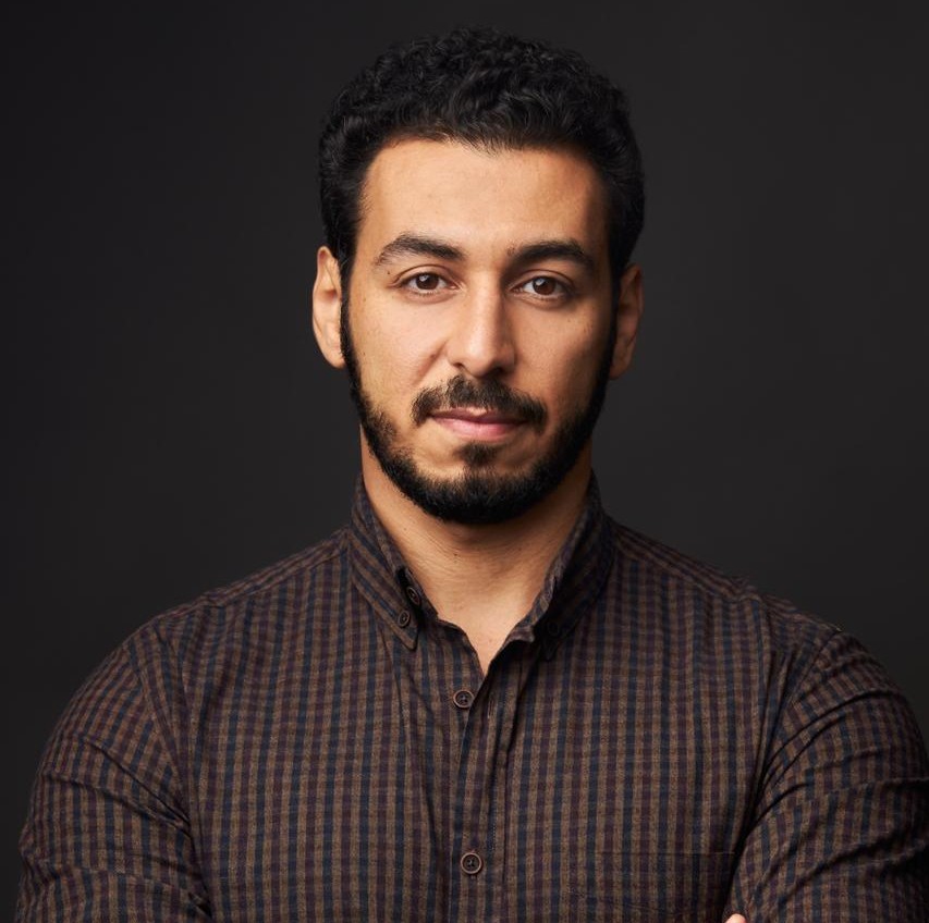 المخرج المصري علي العربي يخطو نحو العالمية بفيلم “52 Blue”