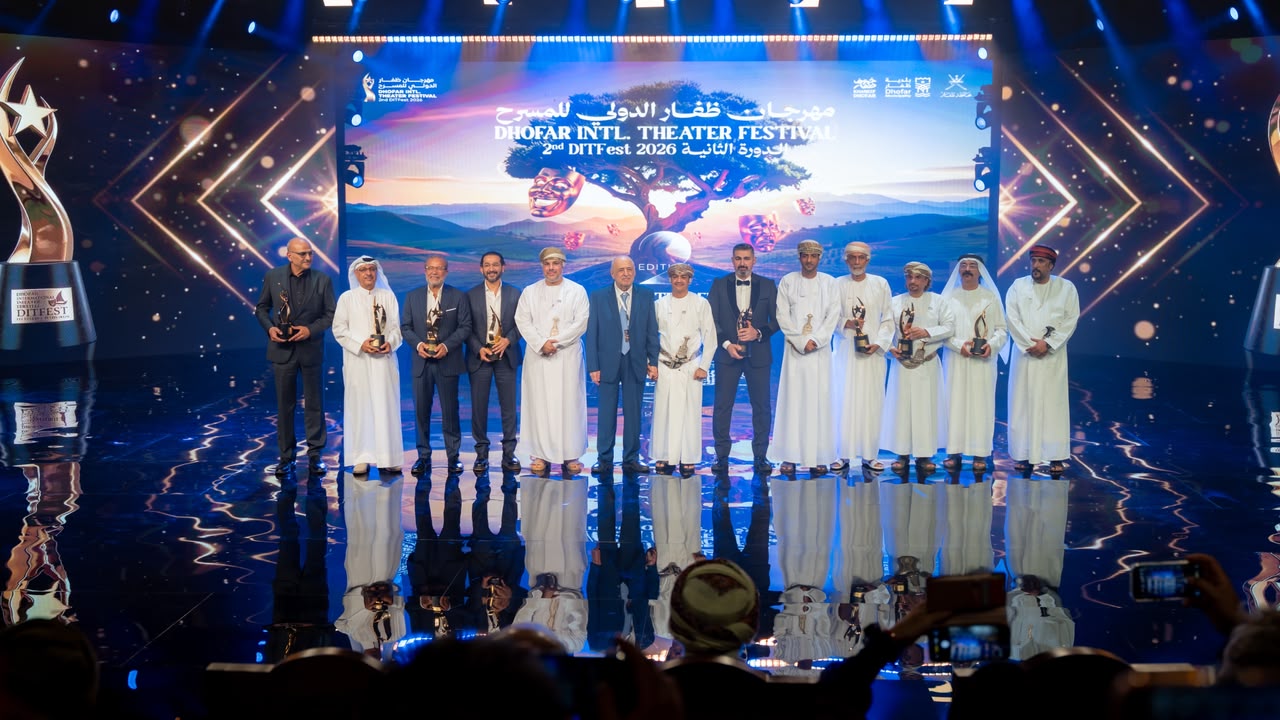 مازن الغرباوي يبهر الحضور بإخراج استثنائي لحفل افتتاح الدورة الثانية من مهرجان ظفار الدولي للمسرح